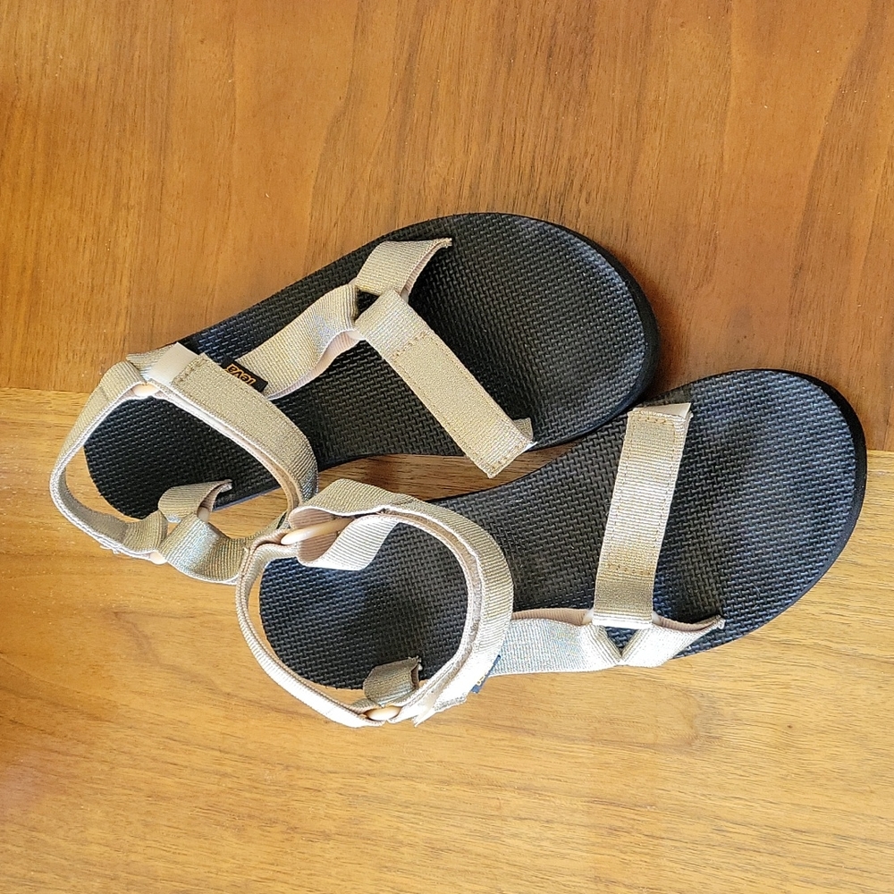 Teva Women's Sandals Gold Strap Sz 9